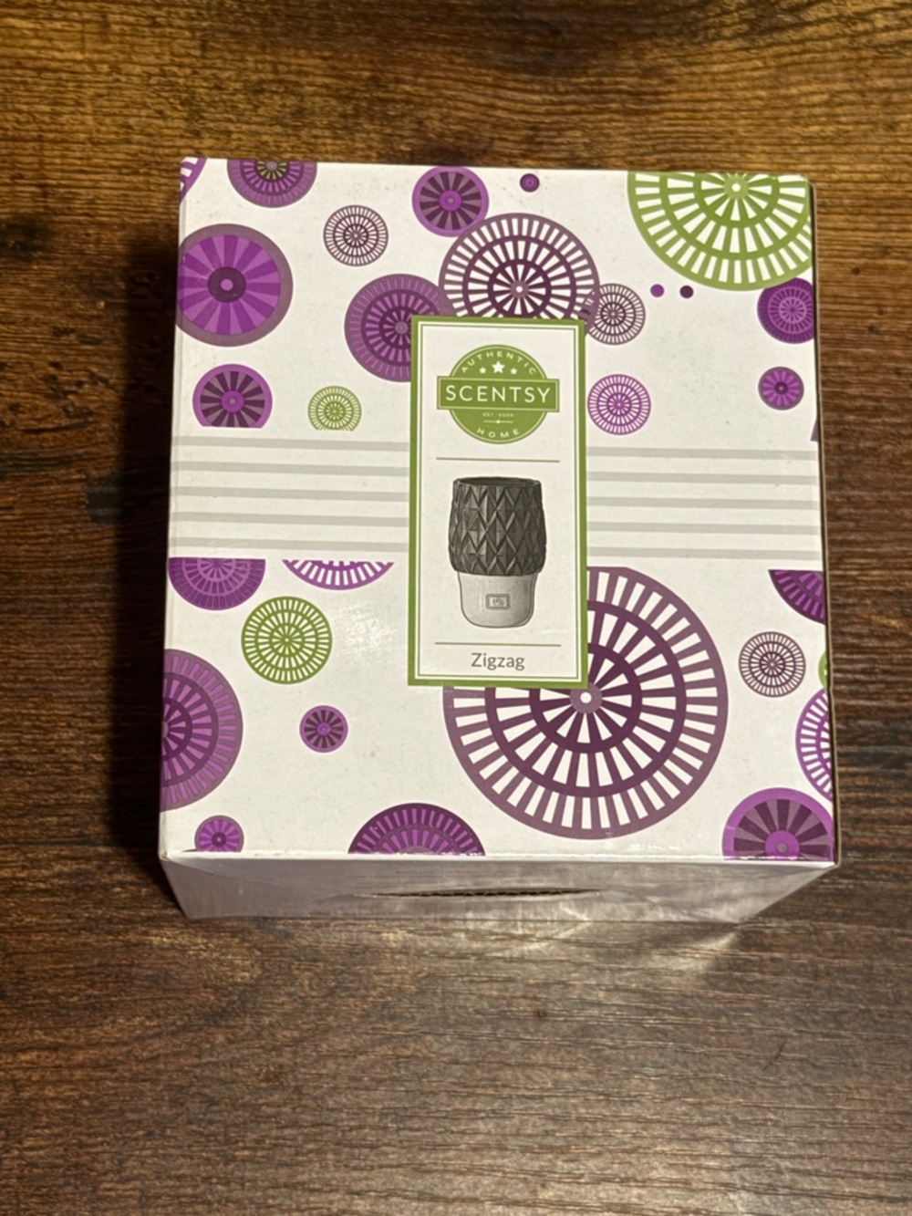 Scentsy Zigzag plug in diffuser in Gray